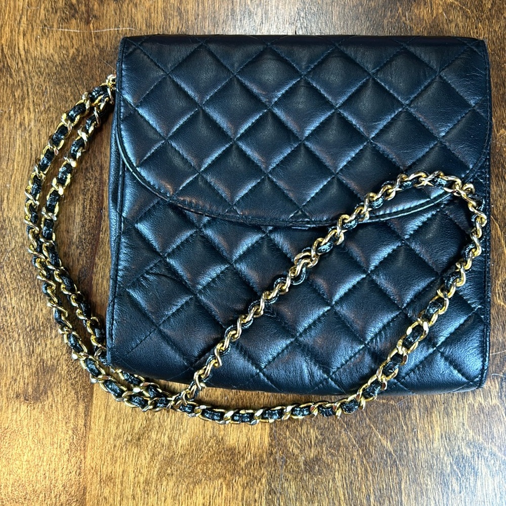 Crossbody quilted black bag
